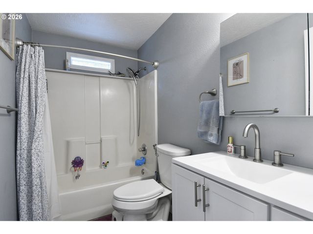 206 Sw 4TH St, Troutdale, OR 97060