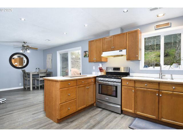 206 Sw 4TH St, Troutdale, OR 97060