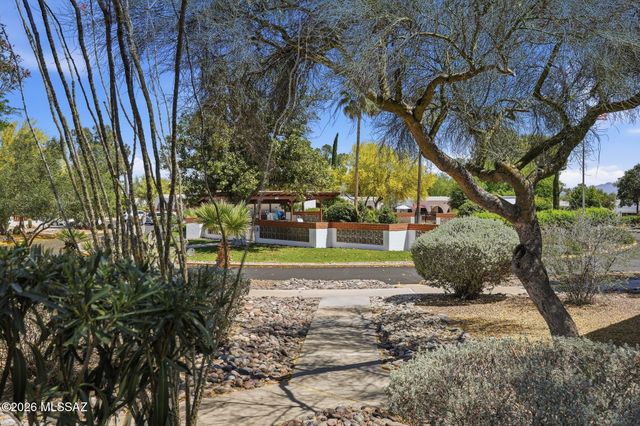 176 S Paseo Sarta Apt B, Green Valley, AZ 85614