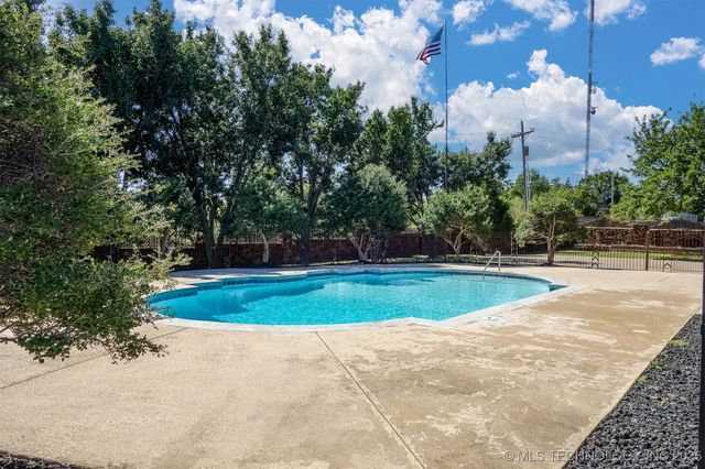 6642 E 60th Place, Tulsa, OK 74145