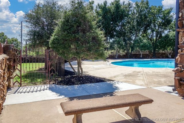 6642 E 60th Place, Tulsa, OK 74145