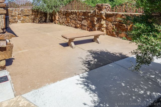 6642 E 60th Place, Tulsa, OK 74145