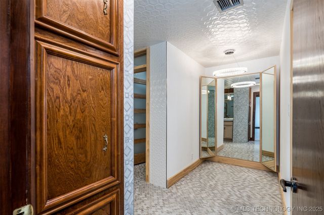 6642 E 60th Place, Tulsa, OK 74145