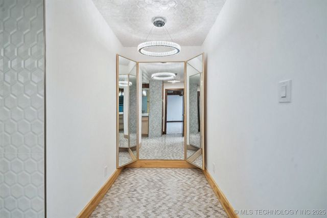 6642 E 60th Place, Tulsa, OK 74145