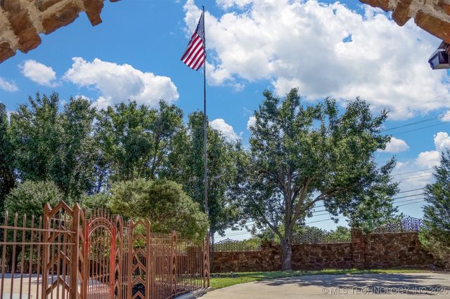 6642 E 60th Place, Tulsa, OK 74145