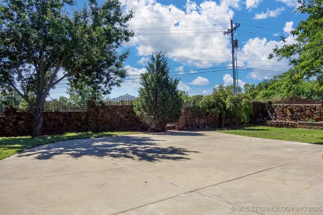 6642 E 60th Place, Tulsa, OK 74145