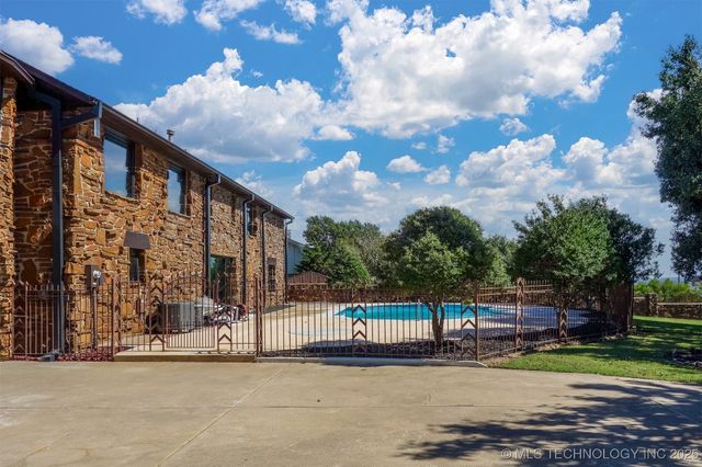 6642 E 60th Place, Tulsa, OK 74145