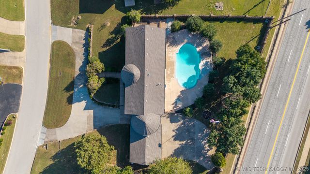 6642 E 60th Place, Tulsa, OK 74145