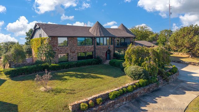 6642 E 60th Place, Tulsa, OK 74145