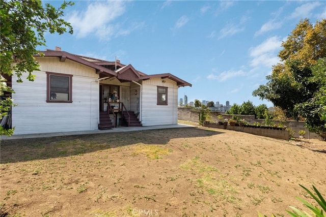 523 N Lake, Los Angeles, CA 90026