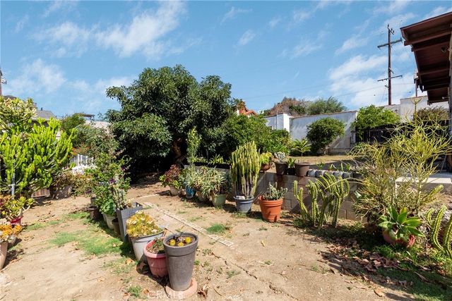 523 N Lake, Los Angeles, CA 90026