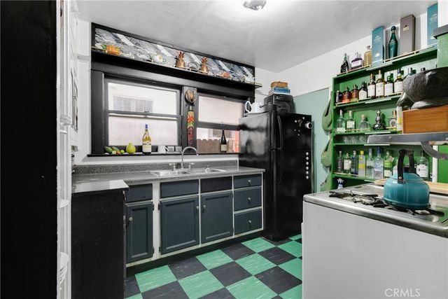 523 N Lake, Los Angeles, CA 90026