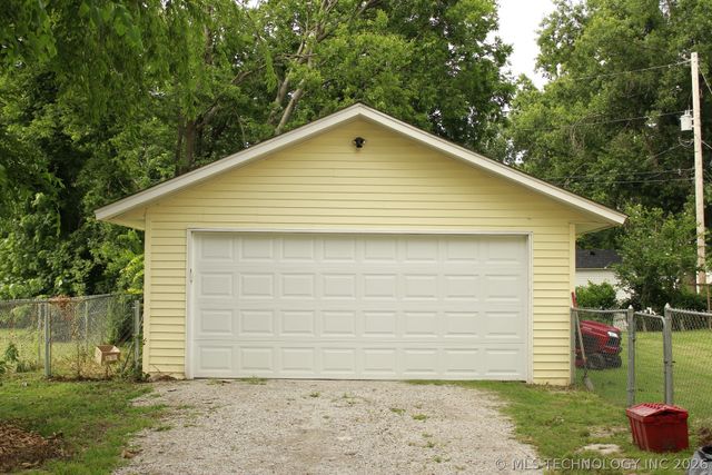 532 E 5th Street, Claremore, OK 74017