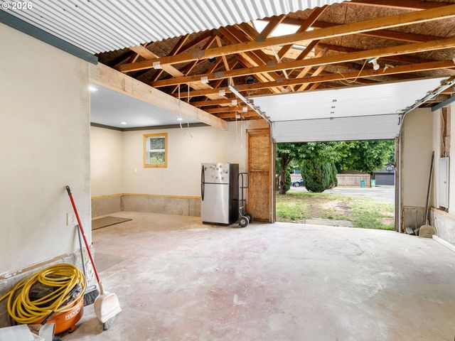 6481 Se 142ND Ave, Portland, OR 97236