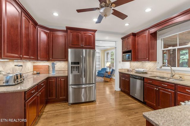 5227 Beverly Oaks Drive, Knoxville, TN 37918