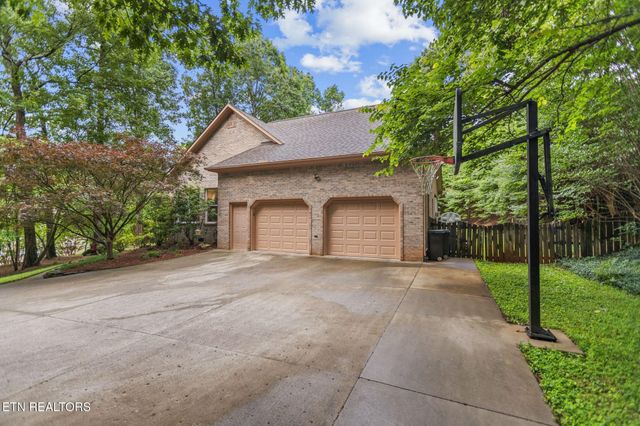5227 Beverly Oaks Drive, Knoxville, TN 37918