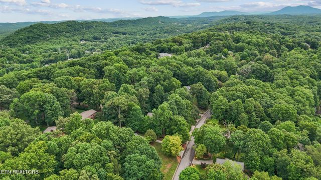 5227 Beverly Oaks Drive, Knoxville, TN 37918