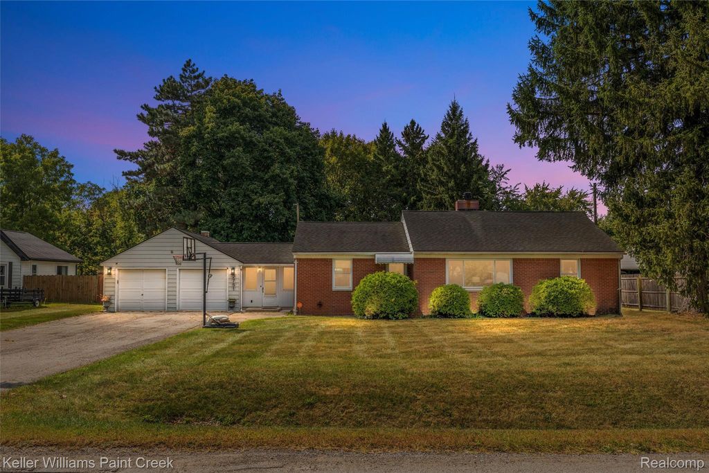 2751 Marlington Road, Waterford Charter Township, MI 48329