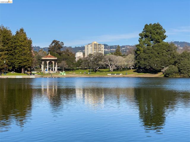 429 Euclid Ave, Oakland, CA 94610