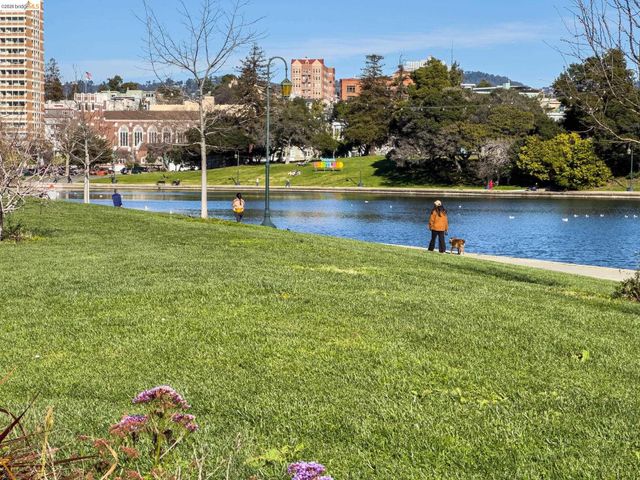 429 Euclid Ave, Oakland, CA 94610