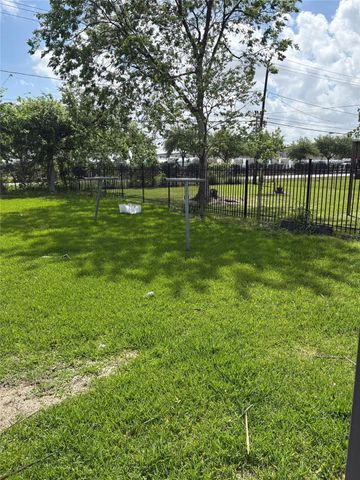 4702 Majestic Street, Houston, TX 77026