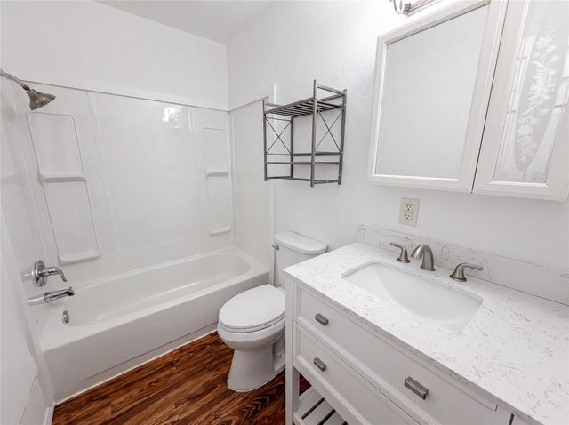400 Causeway View, Seven Points, TX 75143