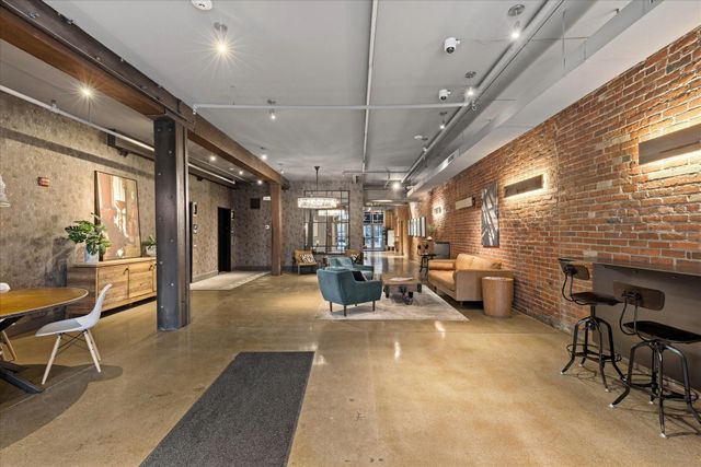 448 W Nationwide Boulevard, 404, Columbus, OH 43215