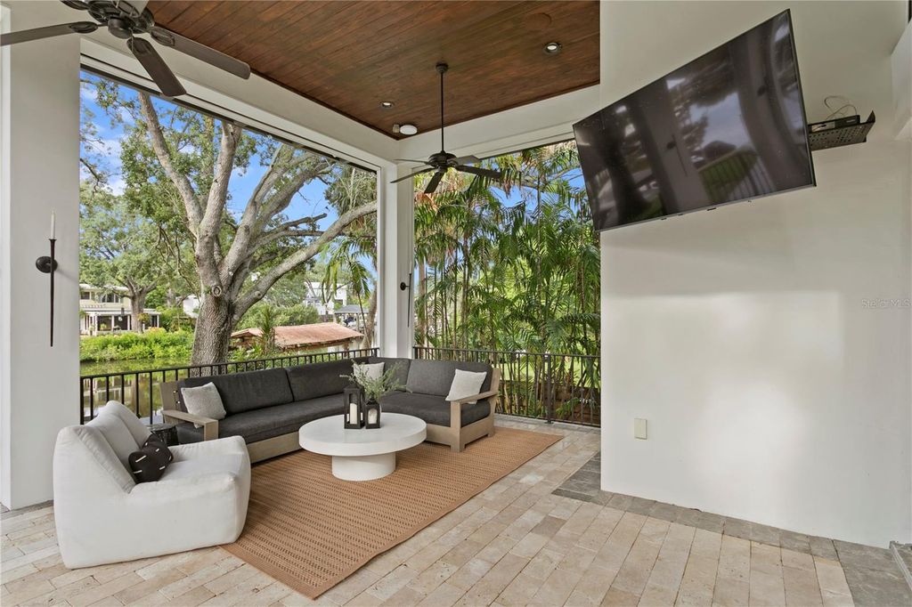 Image 11 of property listing at 603 MARMORA AVENUE, Tampa, FL 33606