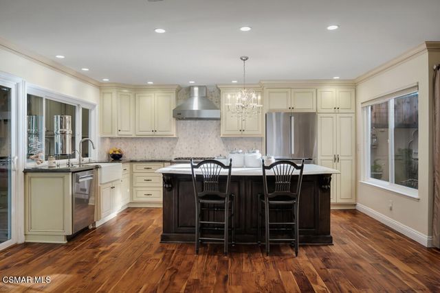 628 Martinique Place, Newbury Park, CA 91320