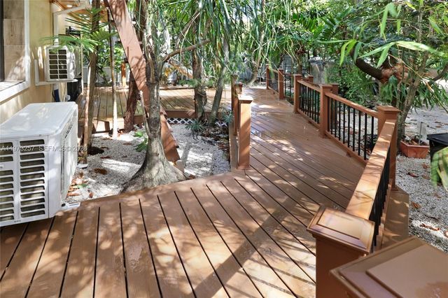 550 Quail Ave, Miami Springs, FL 33166