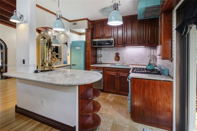 550 Quail Ave, Miami Springs, FL 33166