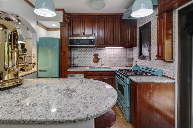 550 Quail Ave, Miami Springs, FL 33166