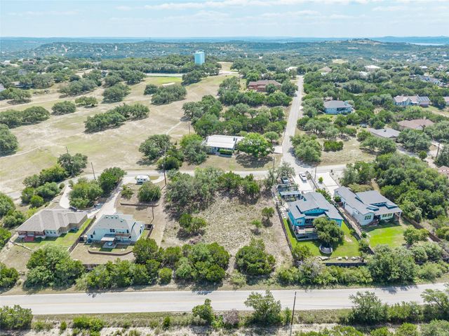 910 Daviot DR, Spicewood, TX 78669