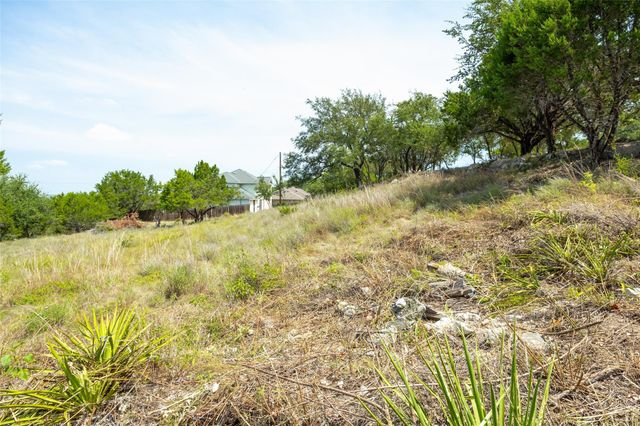 910 Daviot DR, Spicewood, TX 78669