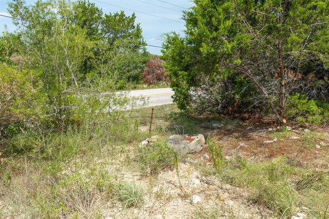 910 Daviot DR, Spicewood, TX 78669