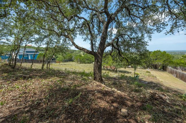 910 Daviot DR, Spicewood, TX 78669