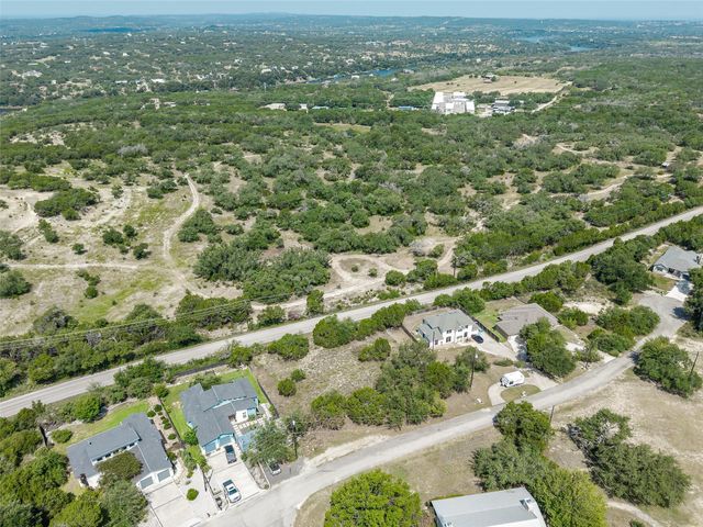 910 Daviot DR, Spicewood, TX 78669
