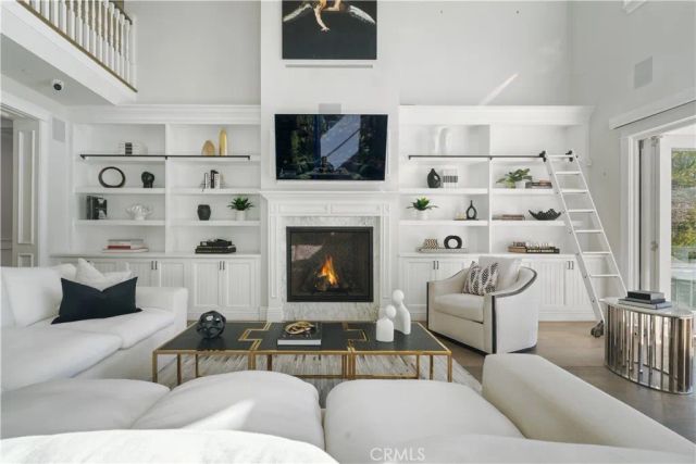 17528 Jayden Lane, Encino, CA 91316