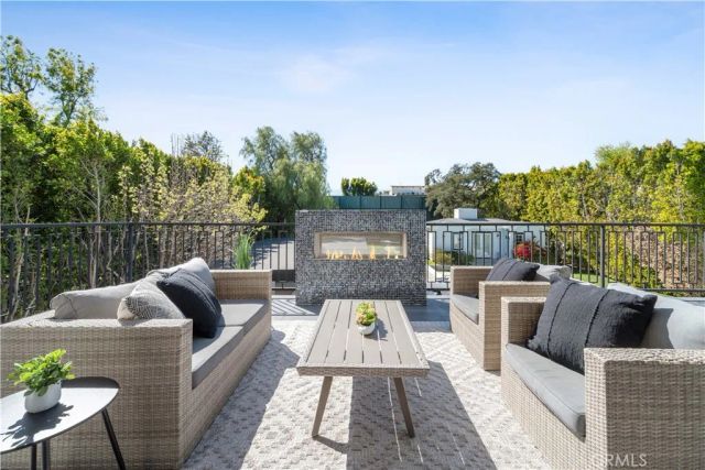 17528 Jayden Lane, Encino, CA 91316