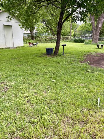 706 S Avenue I, Clifton, TX 76634