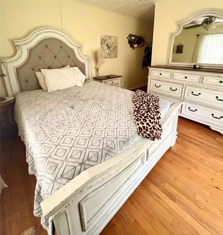 706 S Avenue I, Clifton, TX 76634
