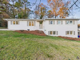 1068 S Pine Knoll Drive, Macon, GA 31204
