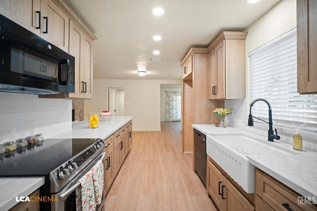 6101 Olive Drive, Bakersfield, CA 93308