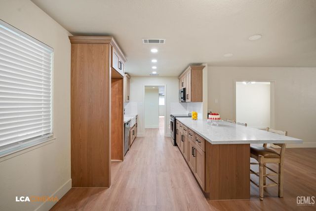 6101 Olive Drive, Bakersfield, CA 93308