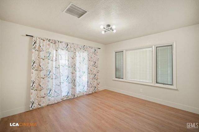 6101 Olive Drive, Bakersfield, CA 93308