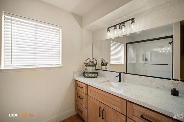 6101 Olive Drive, Bakersfield, CA 93308