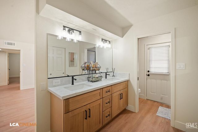 6101 Olive Drive, Bakersfield, CA 93308