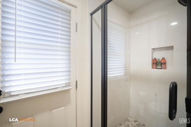 6101 Olive Drive, Bakersfield, CA 93308