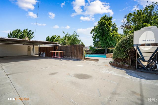 6101 Olive Drive, Bakersfield, CA 93308
