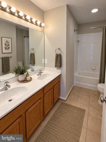 2433 TRIMARAN WAY, Woodbridge, VA 22191